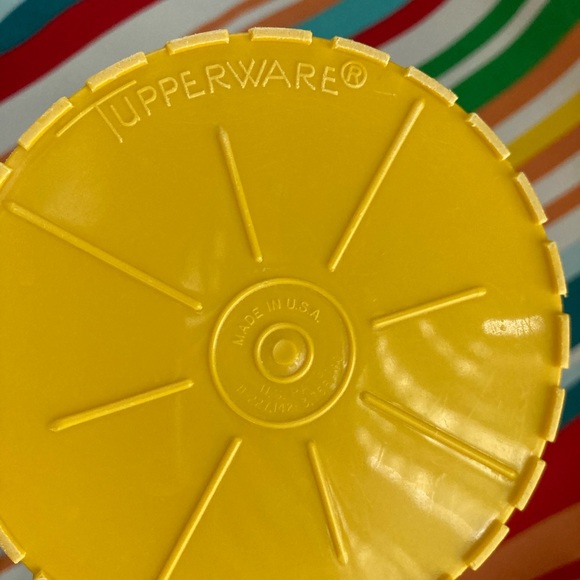 Vintage Tupperware Yellow Pitcher EUC retro pitcher Tupperware 2 Quart excellent - Picture 5 of 13